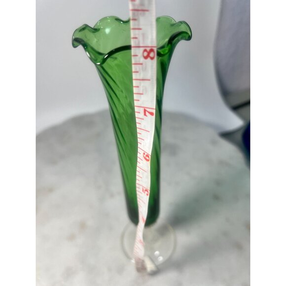 Vtg Green Swirl Glass Vase Hand-blown Flared Ruffled Clear Twisted Stem Bud - Picture 4 of 5